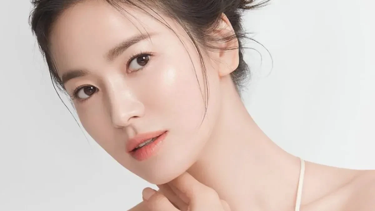 Korean beauty look with soft glow, even skin tone, and minimalistic skincare finish.